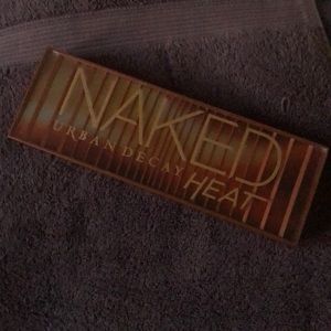 Urban Decay Naked Heat Eyeshadow Palette